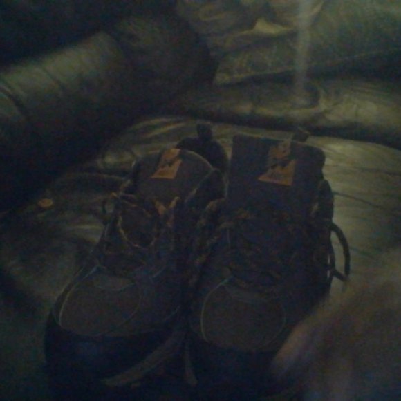 new balance - Picture 3 of 4